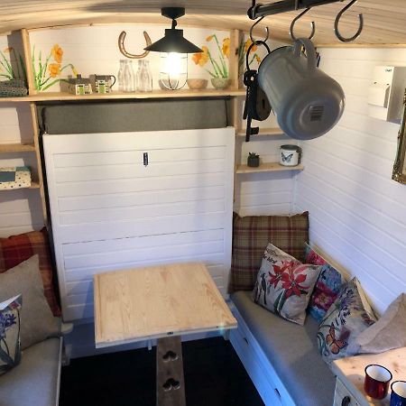 Clydesdale Shepherds Hut Belfast Exterior foto